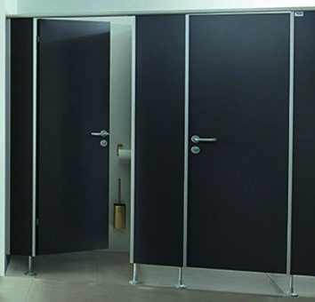 WC-Trennwandanl.3 Türen, 2 Trennwände Breite bis 4500mm mit 1SW weiss TRINNITY